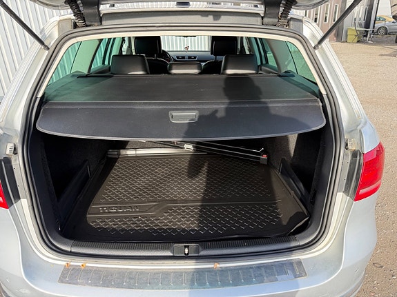 Volkswagen Passat 18 of 22