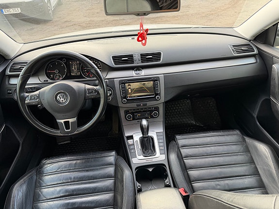 Volkswagen Passat 15 of 19
