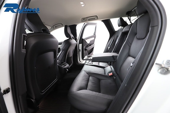 Volvo V90 Cross Country 8 of 27