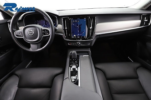 Volvo V90 Cross Country 2 of 5