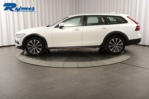 Volvo V90 Cross Country 3 of 5
