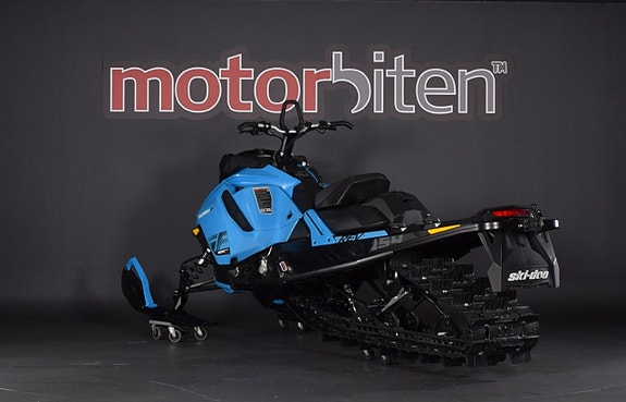 Ski-Doo SUMMIT SP 154" 850 E-Tec 4 of 5