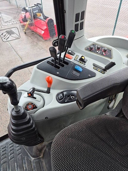 Massey Ferguson DE 5455 8 of 10