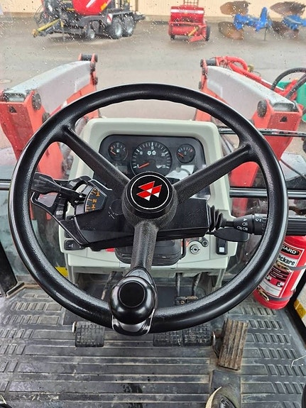 Massey Ferguson DE 5455 9 of 10