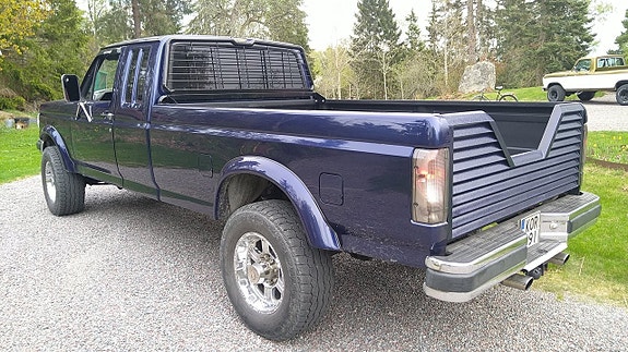 Ford F-250 3 of 5