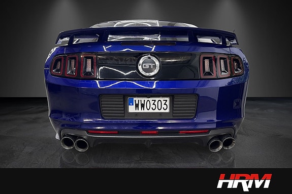 Ford Mustang 4 of 5