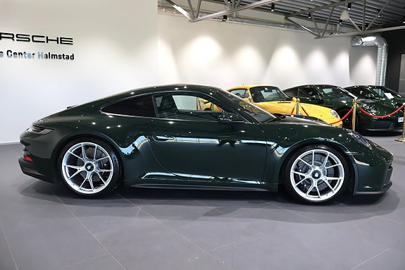 Porsche 911 GT3 4 of 5