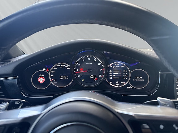 Porsche Panamera 4S 14 of 30