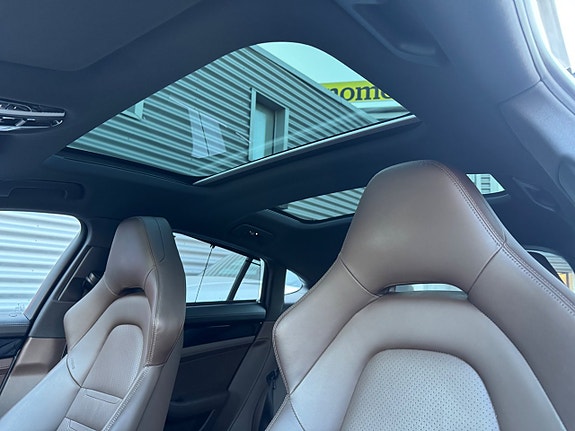 Porsche Panamera 4S 13 of 30