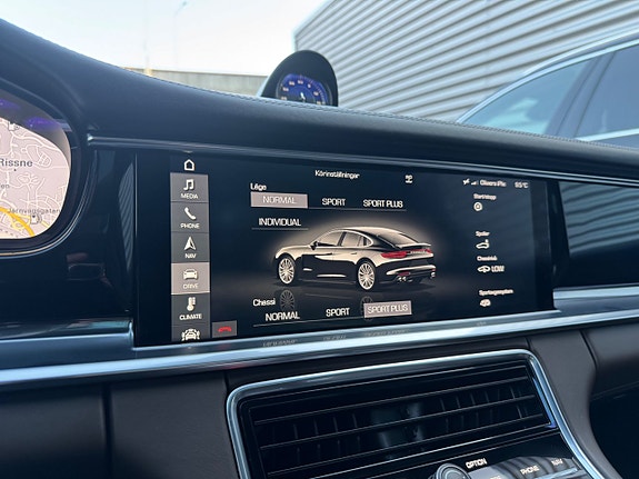 Porsche Panamera 4S 22 of 30