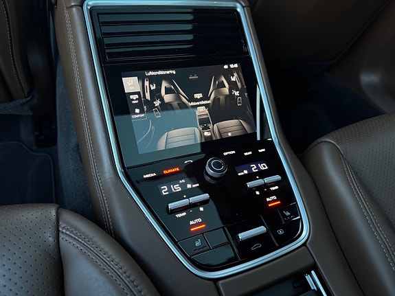 Porsche Panamera 4S 24 of 30