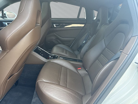 Porsche Panamera 4S 17 of 30