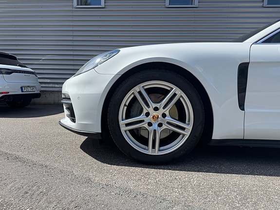 Porsche Panamera 4S 9 of 30