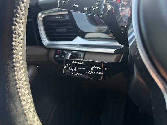 Porsche Panamera 4S 22 of 30