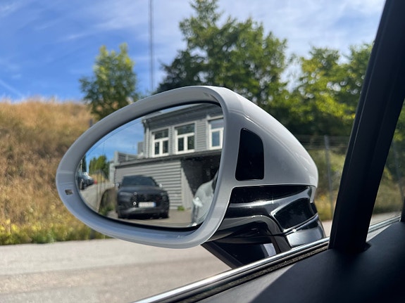 Porsche Panamera 4S 28 of 30