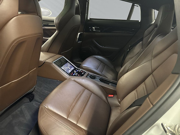 Porsche Panamera 4S 10 of 30