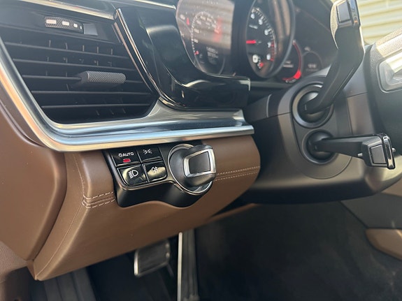 Porsche Panamera 4S 19 of 30
