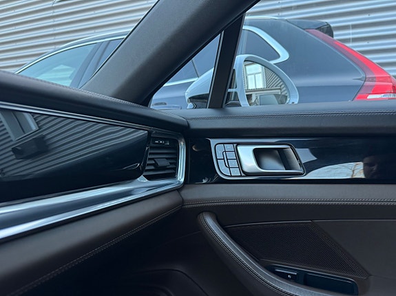 Porsche Panamera 4S 21 of 30