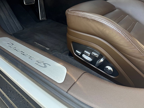 Porsche Panamera 4S 18 of 30