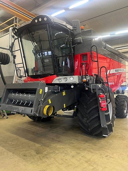 Massey Ferguson 7345 S Activa Tröska 18 fots Skärbord