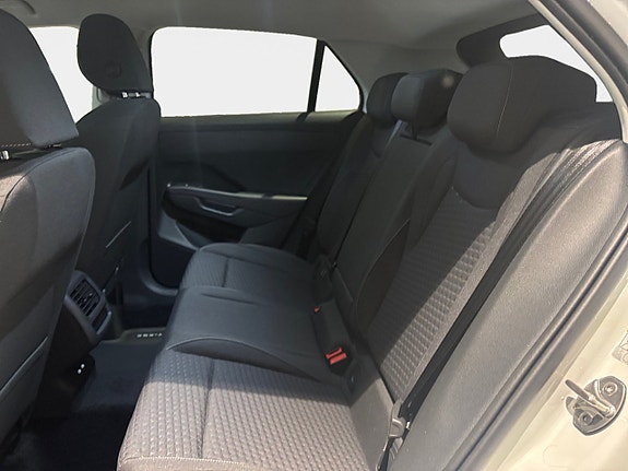 Volkswagen T-Roc 10 of 14
