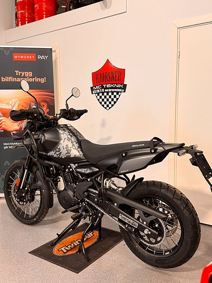 Royal Enfield Himalayan 450 Mana Black