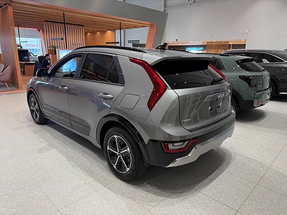 Kia Niro 2 of 12