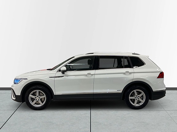 Volkswagen Tiguan Allspace 4 of 5