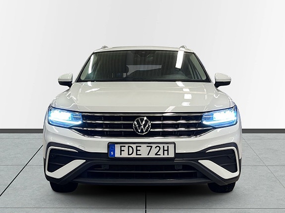 Volkswagen Tiguan Allspace 2 of 5