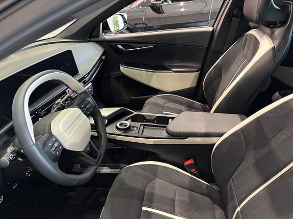 Kia EV6 3 of 11