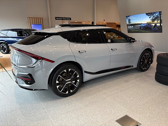 Kia EV6 2 of 11