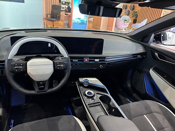 Kia EV6 8 of 11
