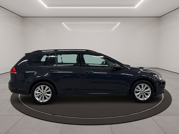 Volkswagen Golf VII 21 of 24