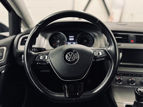 Volkswagen Golf VII 14 of 24
