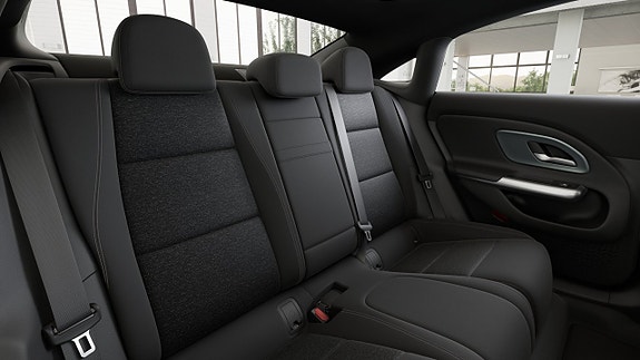 Mercedes-Benz CLA200 13 of 16