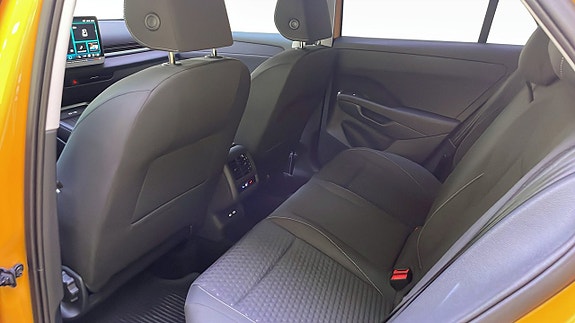 Volkswagen T-Roc 12 of 13
