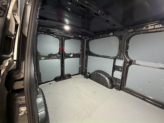 Ford Transit Custom 12 of 30