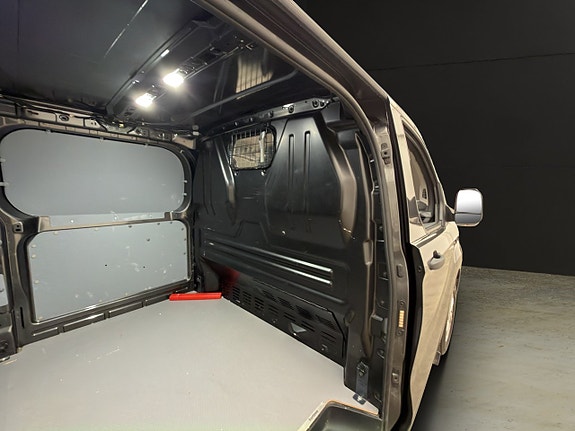 Ford Transit Custom 13 of 30