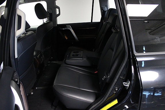 Toyota Land Cruiser 7 of 18