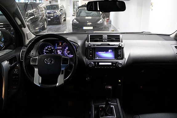 Toyota Land Cruiser 10 of 18