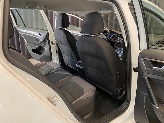 Volkswagen Golf Alltrack 20 of 30