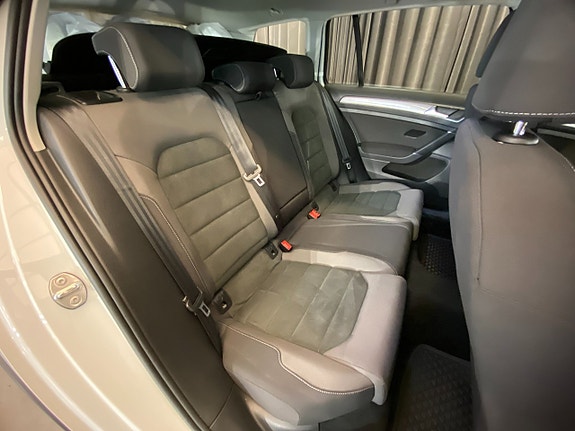 Volkswagen Golf Alltrack 9 of 30