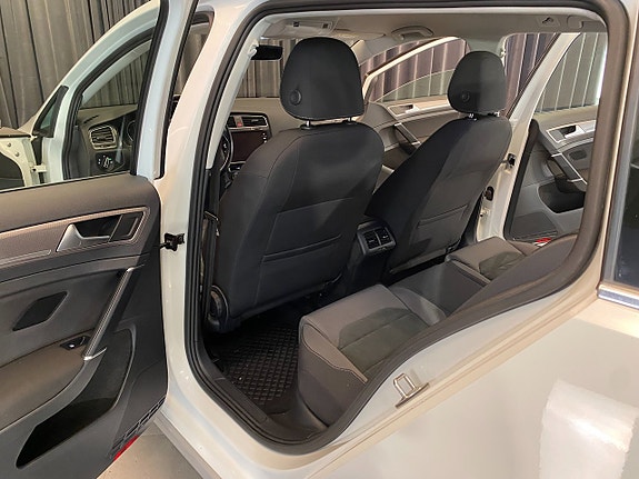 Volkswagen Golf Alltrack 22 of 30