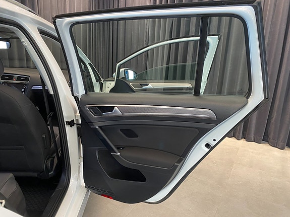Volkswagen Golf Alltrack 19 of 30
