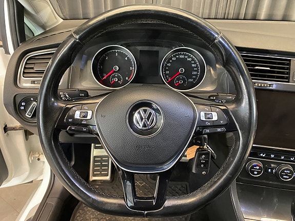 Volkswagen Golf Alltrack 14 of 30