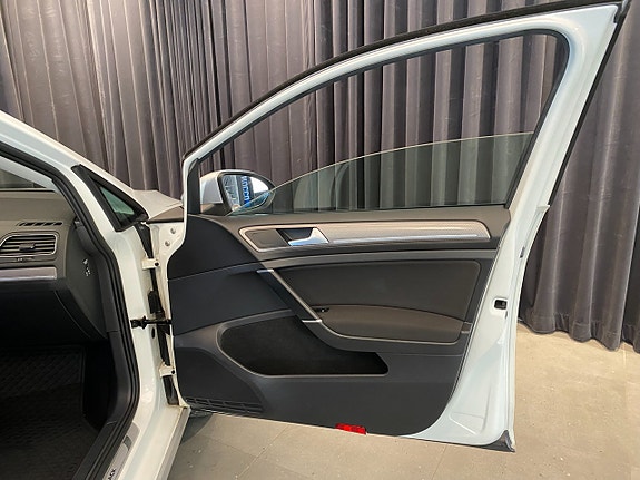 Volkswagen Golf Alltrack 18 of 30