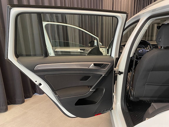 Volkswagen Golf Alltrack 21 of 30