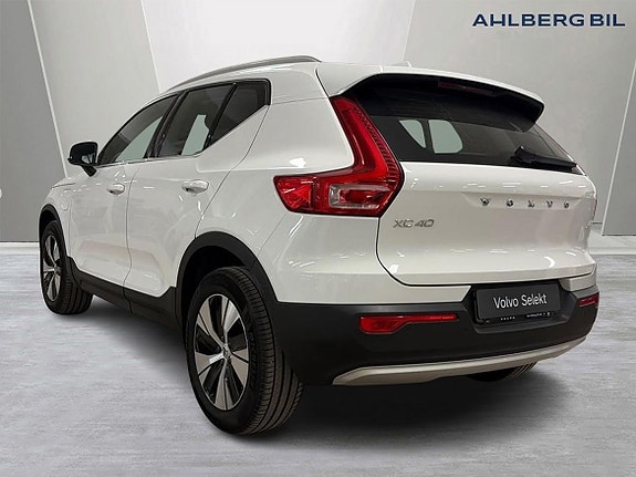 Volvo XC40 4 of 5