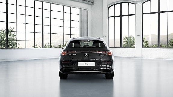 Mercedes-Benz CLA350 4 of 5