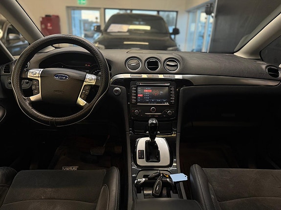 Ford S-MAX 8 of 26